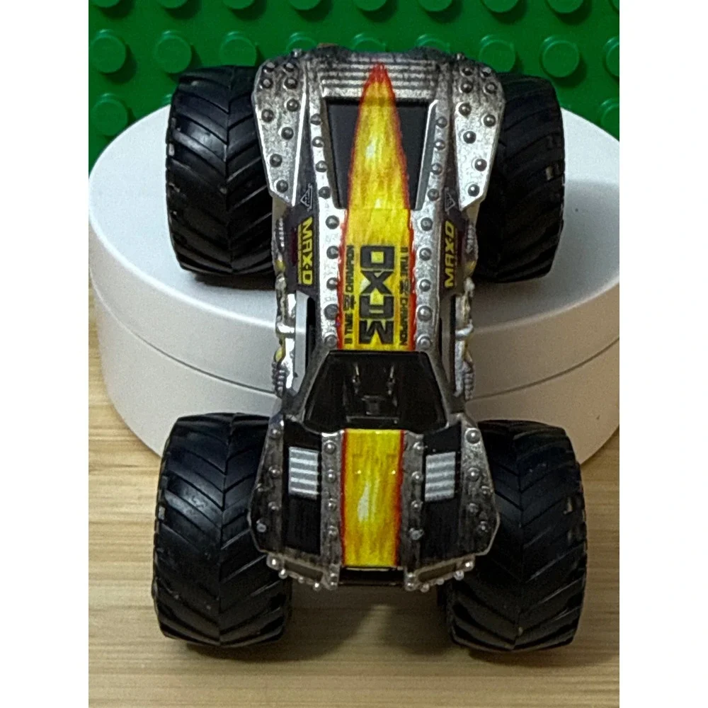 Monster Jam Max-D Maximum Destruction Silver 1:64 Die-Cast Monster Truck BKT